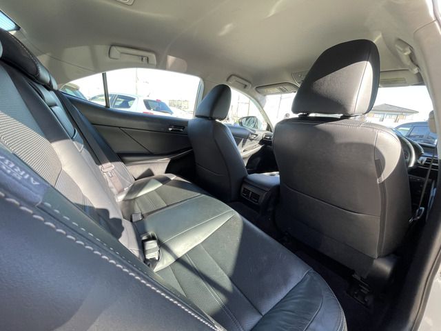 Lexus IS 2013-11 1448-10
