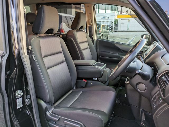 Nissan SERENA 2018-08 28835-3