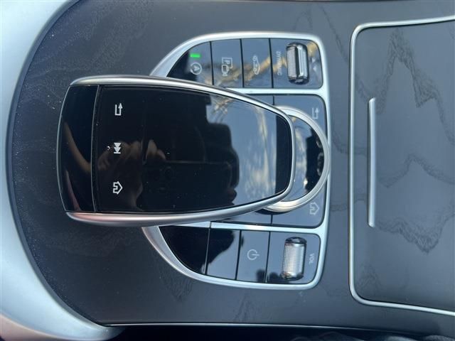 Mercedes Benz C-CLASS 2018-12 188270-11