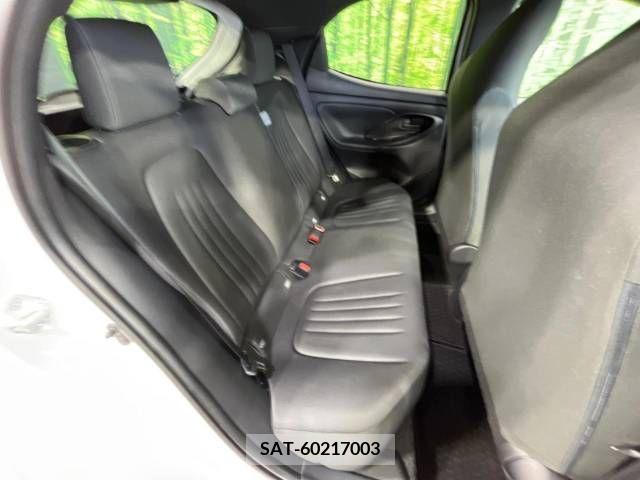 Toyota YARIS 2023-06 371403-9