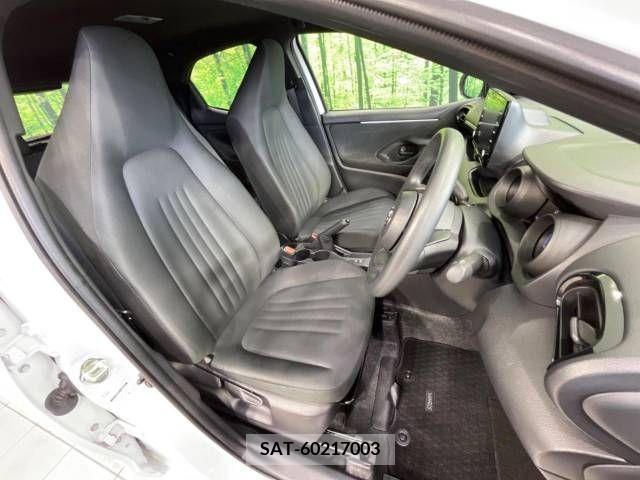 Toyota YARIS 2023-06 371403-8