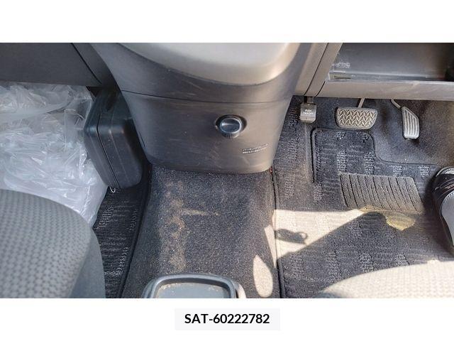 Toyota RACTIS 2009-09 282652-8
