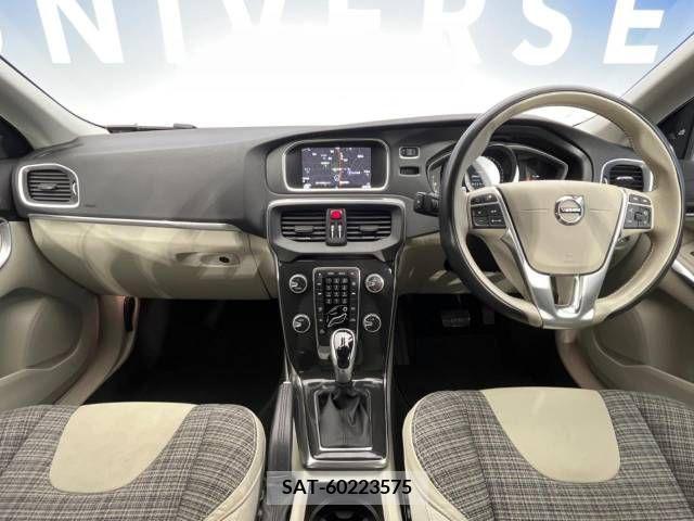 Volvo V40 2017-06 334905-1