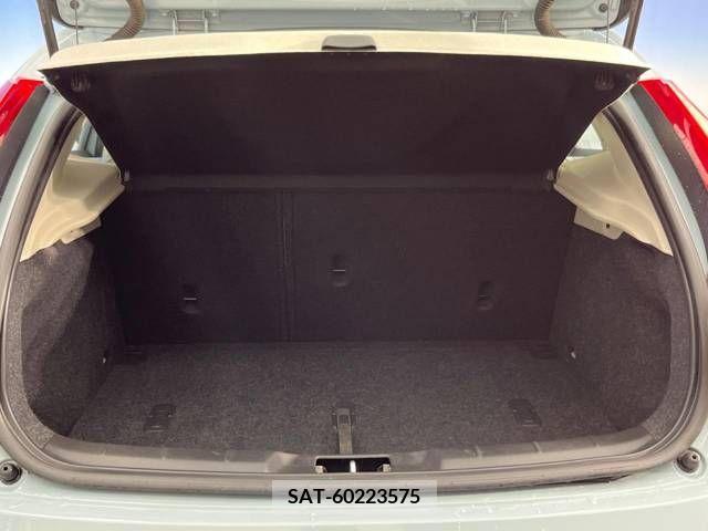 Volvo V40 2017-06 334905-17
