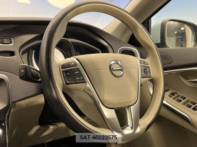 Volvo V40 2017-06 334905-19