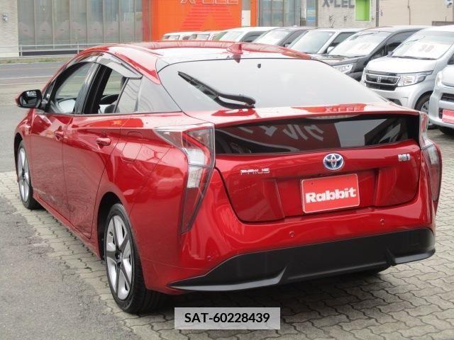 Toyota PRIUS 2017-05 373440-1