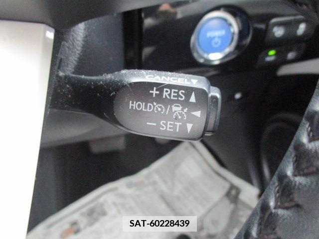 Toyota PRIUS 2017-05 373440-11