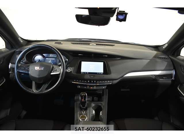 Cadillac XT4 2021-10 374949-4