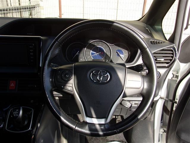 Toyota VOXY HYBRID 2018-01 1731-22