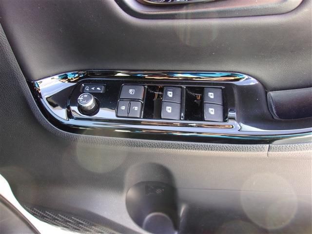 Toyota VOXY HYBRID 2018-01 1731-28