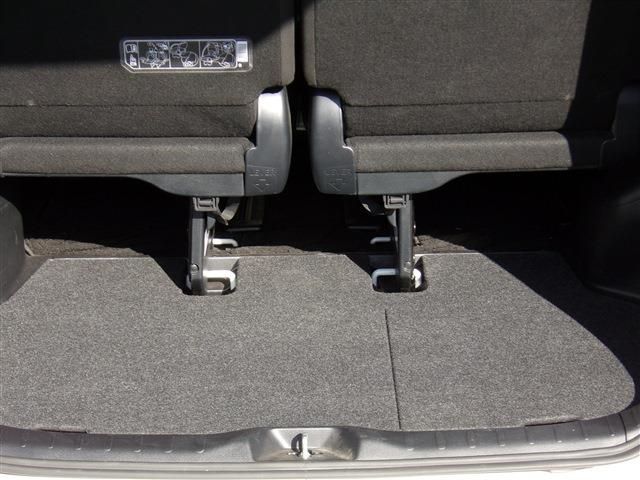 Toyota VOXY HYBRID 2018-01 1731-13