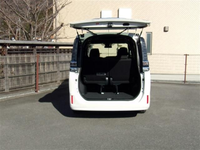 Toyota VOXY HYBRID 2018-01 1731-12