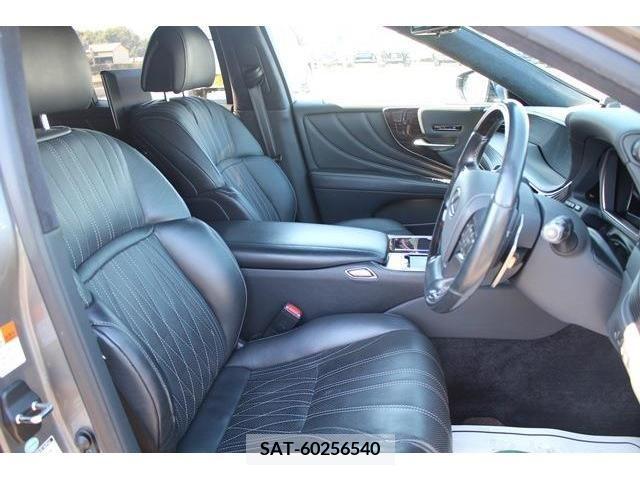 Lexus LS 2019-05 213675-12