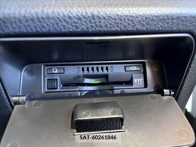 Toyota VOXY 2018-01 251960-28