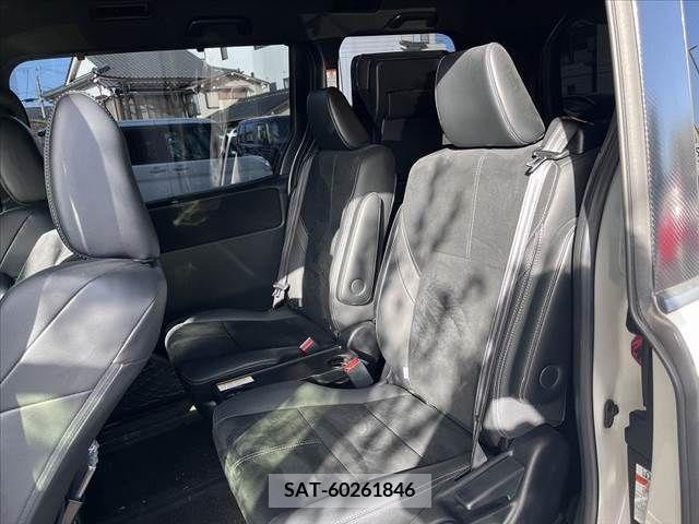 Toyota VOXY 2018-01 251960-24