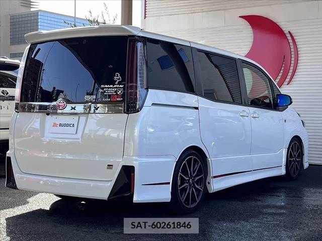 Toyota VOXY 2018-01 251960-11