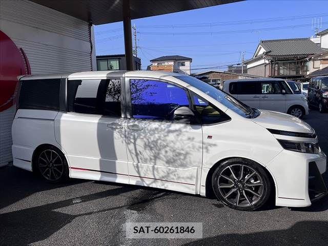 Toyota VOXY 2018-01 251960-9