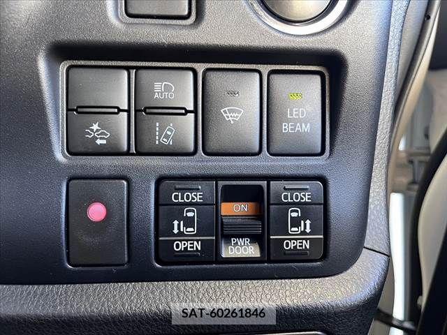 Toyota VOXY 2018-01 251960-5