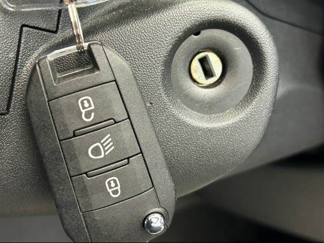 Peugeot 2008 2016-09 9674-7