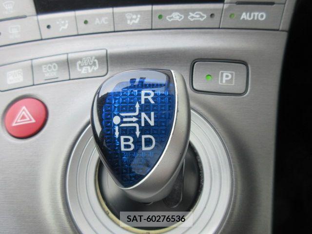 Toyota PRIUS PHV 2012-02 322149-15