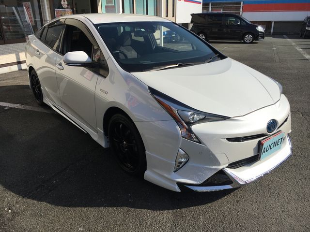 Toyota PRIUS 2017-03 27896-2