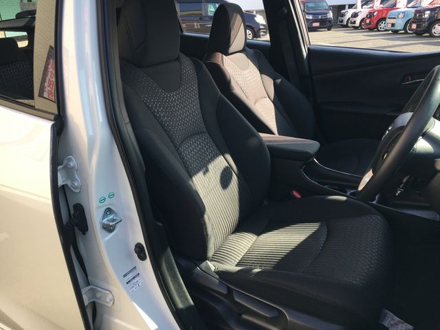 Toyota PRIUS 2017-03 27896-8
