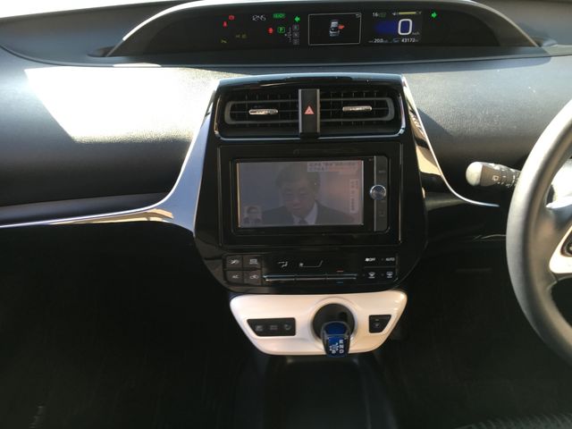 Toyota PRIUS 2017-03 27896-6