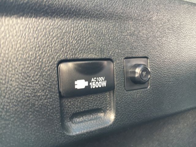 Toyota PRIUS 2017-03 27896-16