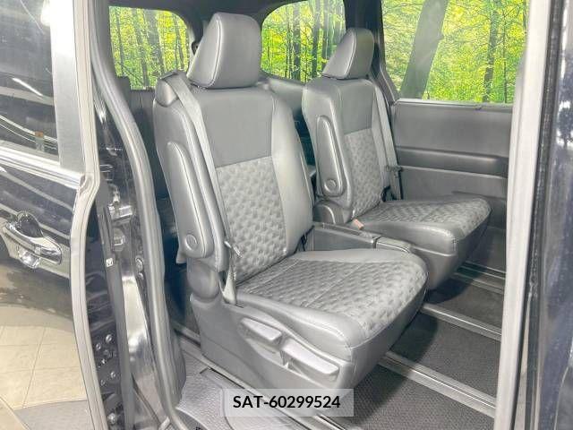 Toyota VOXY 2023-10 289237-8