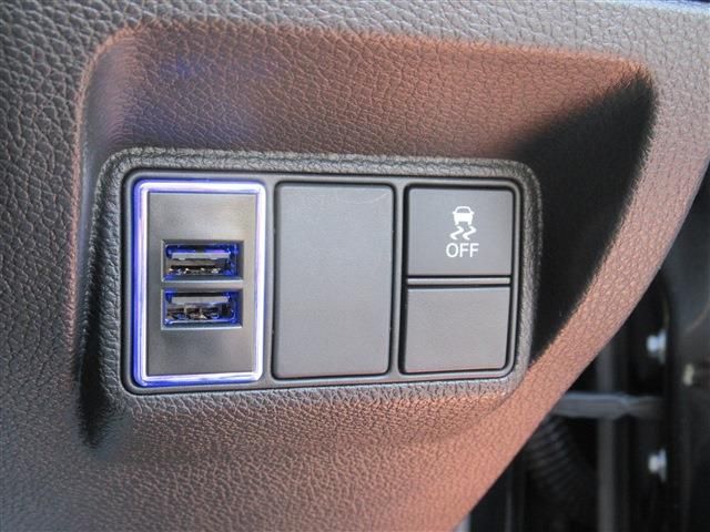 Honda CIVIC 2018-05 196118-10