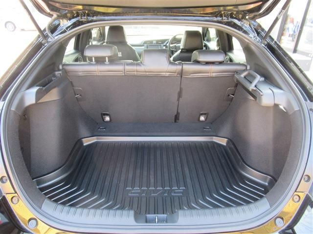 Honda CIVIC 2018-05 196118-16