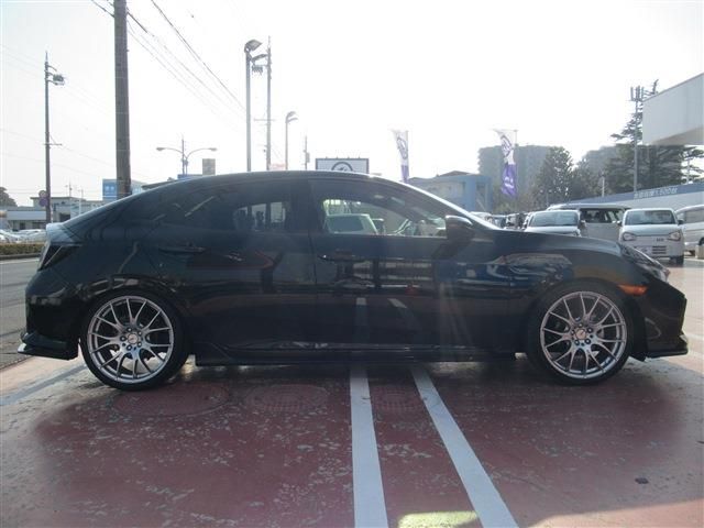 Honda CIVIC 2018-05 196118-22