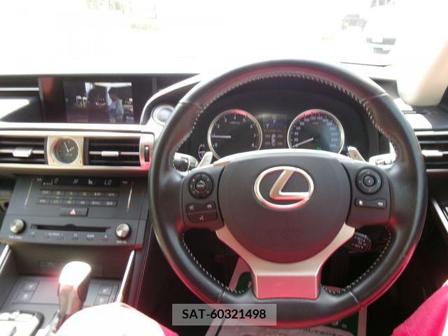 Lexus IS 2016-01 276025-1