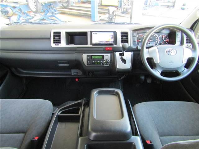 Toyota HIACE WAGON 2018-05 4653-1
