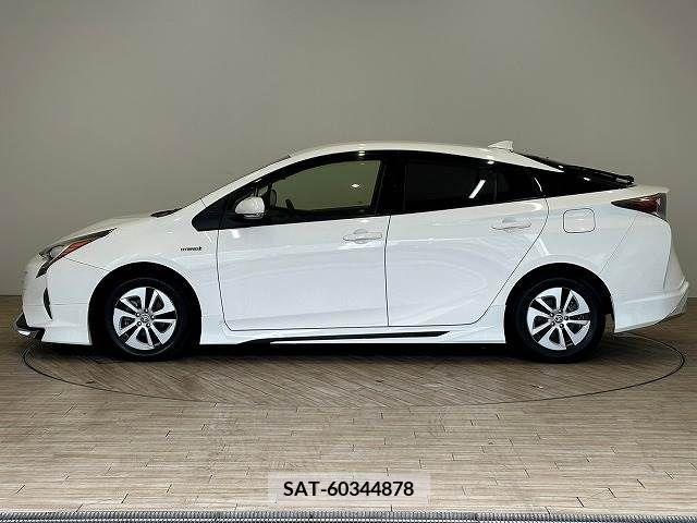 Toyota PRIUS 2015-12 330972-14