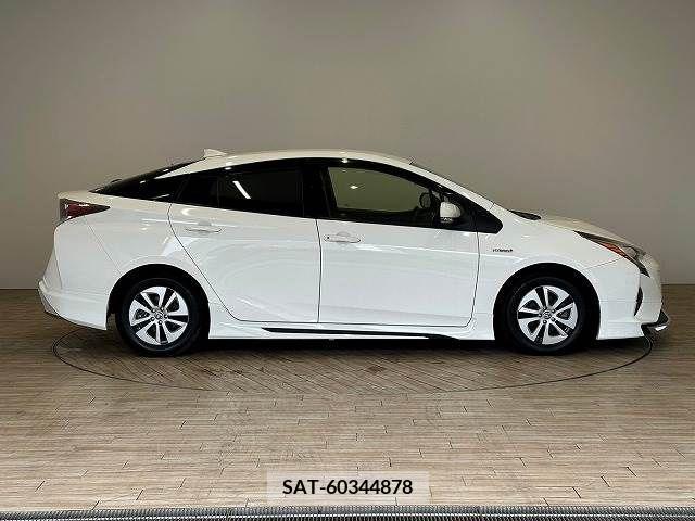 Toyota PRIUS 2015-12 330972-13