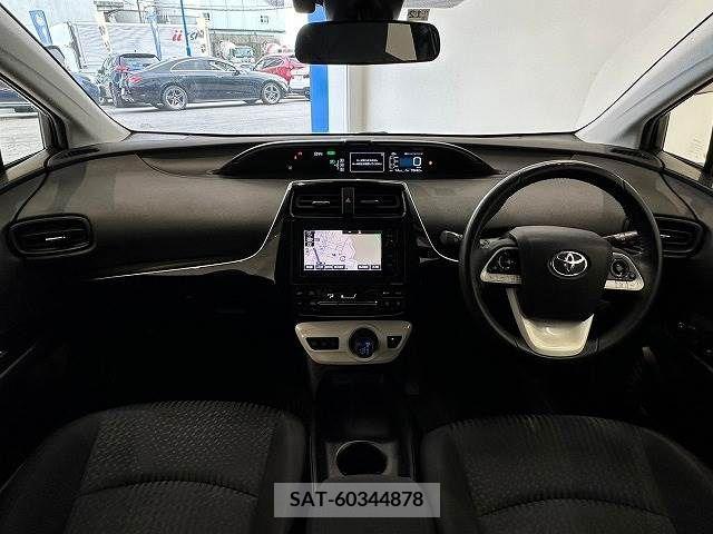 Toyota PRIUS 2015-12 330972-1