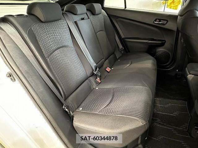 Toyota PRIUS 2015-12 330972-9