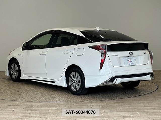 Toyota PRIUS 2015-12 330972-16
