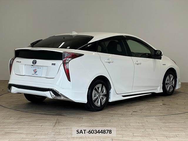 Toyota PRIUS 2015-12 330972-15