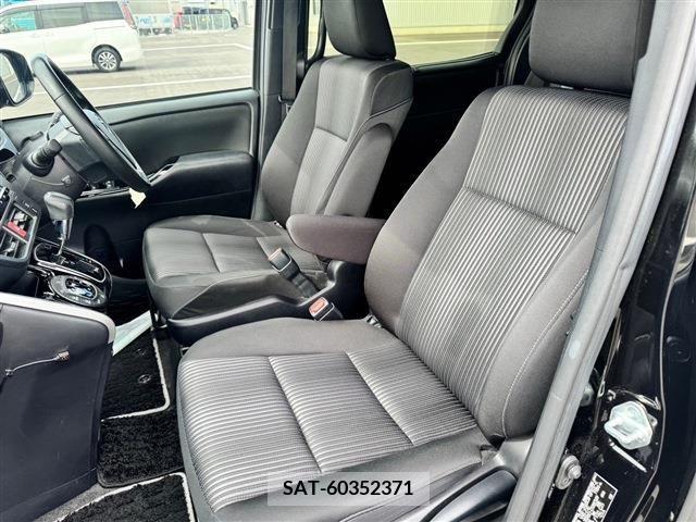 Toyota VOXY 2020-01 209036-2
