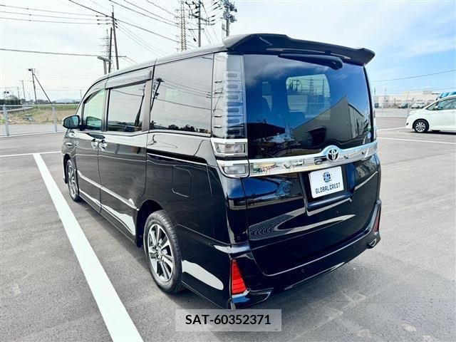 Toyota VOXY 2020-01 209036-11
