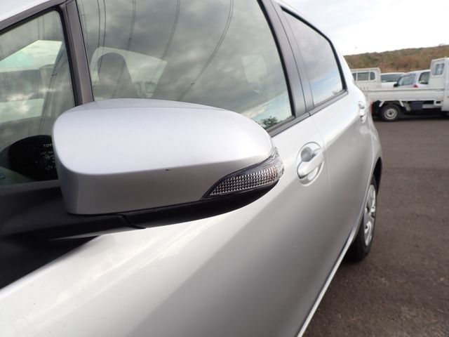 Toyota VITZ 2018-04 183811-3