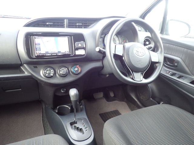 Toyota VITZ 2018-04 183811-1