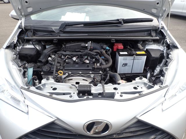 Toyota VITZ 2018-04 183811-24