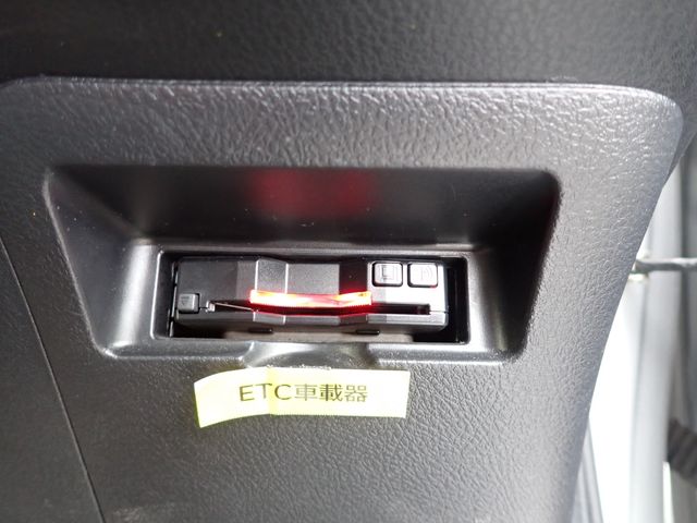 Toyota VITZ 2018-04 183811-13