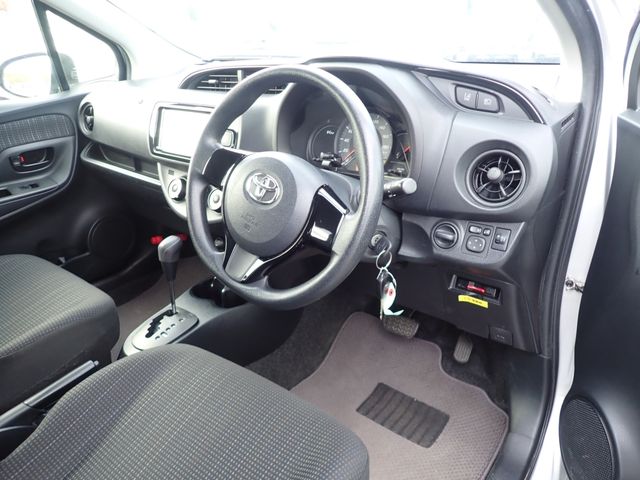 Toyota VITZ 2018-04 183811-8