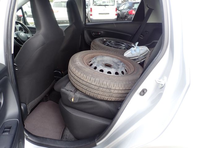 Toyota VITZ 2018-04 183811-21