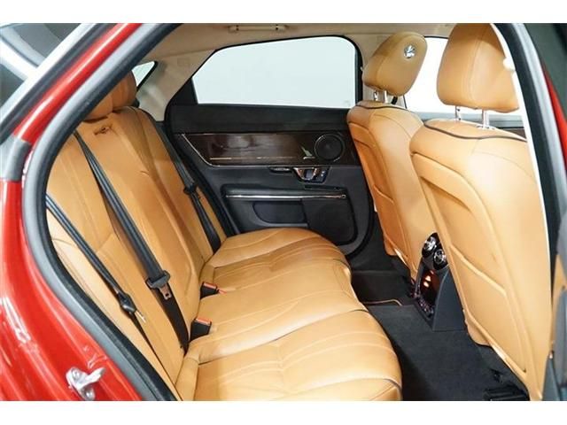 Jaguar XJ SERIES 2018-11 14057-22
