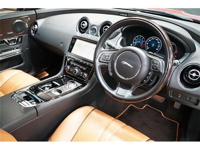 Jaguar XJ SERIES 2018-11 14057-12